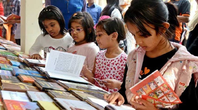 Children in library to buy books